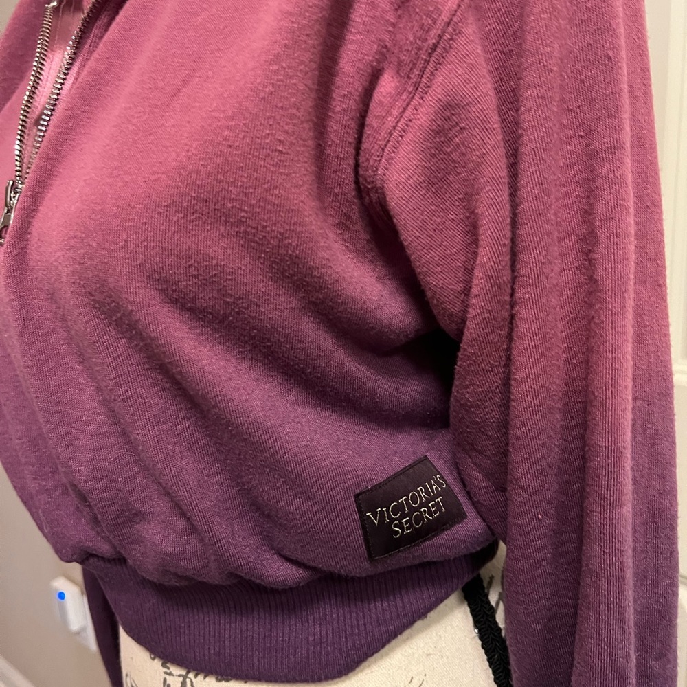 Victoria Secret pullover - Picture 2 of 3